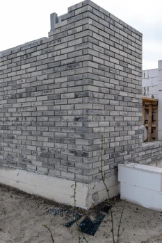 Облицовочный угловой вибропрессованый кирпич, полный прокрас, Шунгит