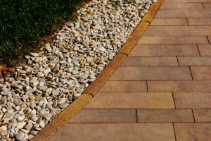 Купить бордюры БРШ.50.20.8 гранит листопад (красн,корич,жел) - Осень от производителя - «Поревит»