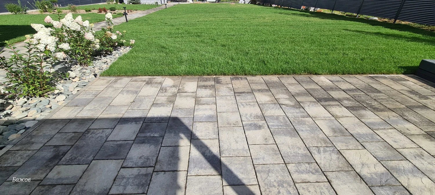 Плитка Литос в цвете Шунгит в частном доме КП Заповедник