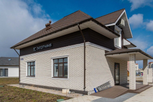 Облицовочный угловой вибропрессованый кирпич, полный прокрас, мрамор, белый Облицовочный угловой вибропрессованый кирпич, полный прокрас, мрамор, белый