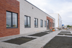 Облицовочный порядовочный вибропрессованный кирпич, мрамор, белый Облицовочный порядовочный вибропрессованный кирпич, мрамор, белый