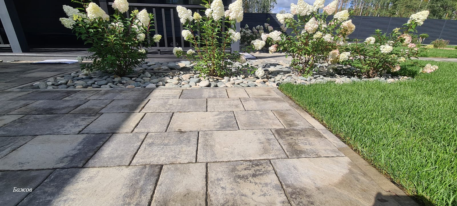 Плитка Литос в цвете Шунгит в частном доме КП Заповедник